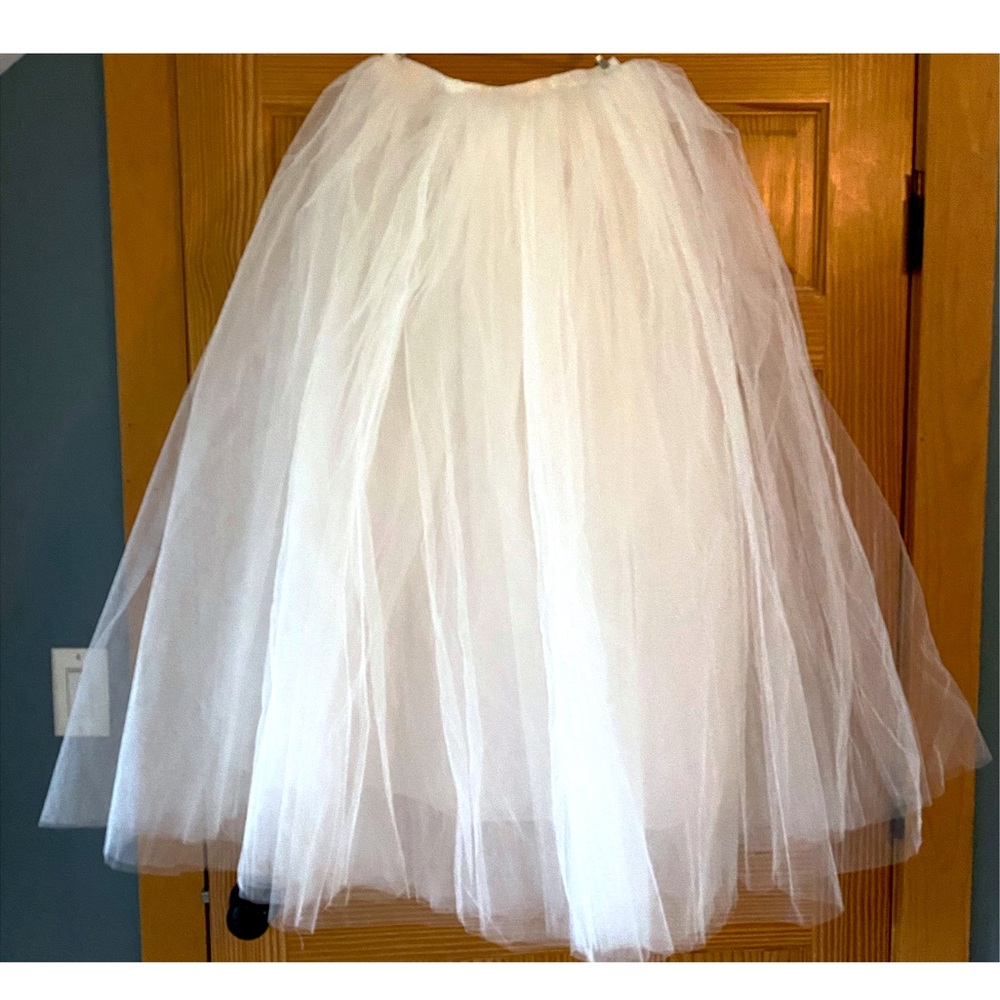 Never Worn White Tulle Skirt 39”